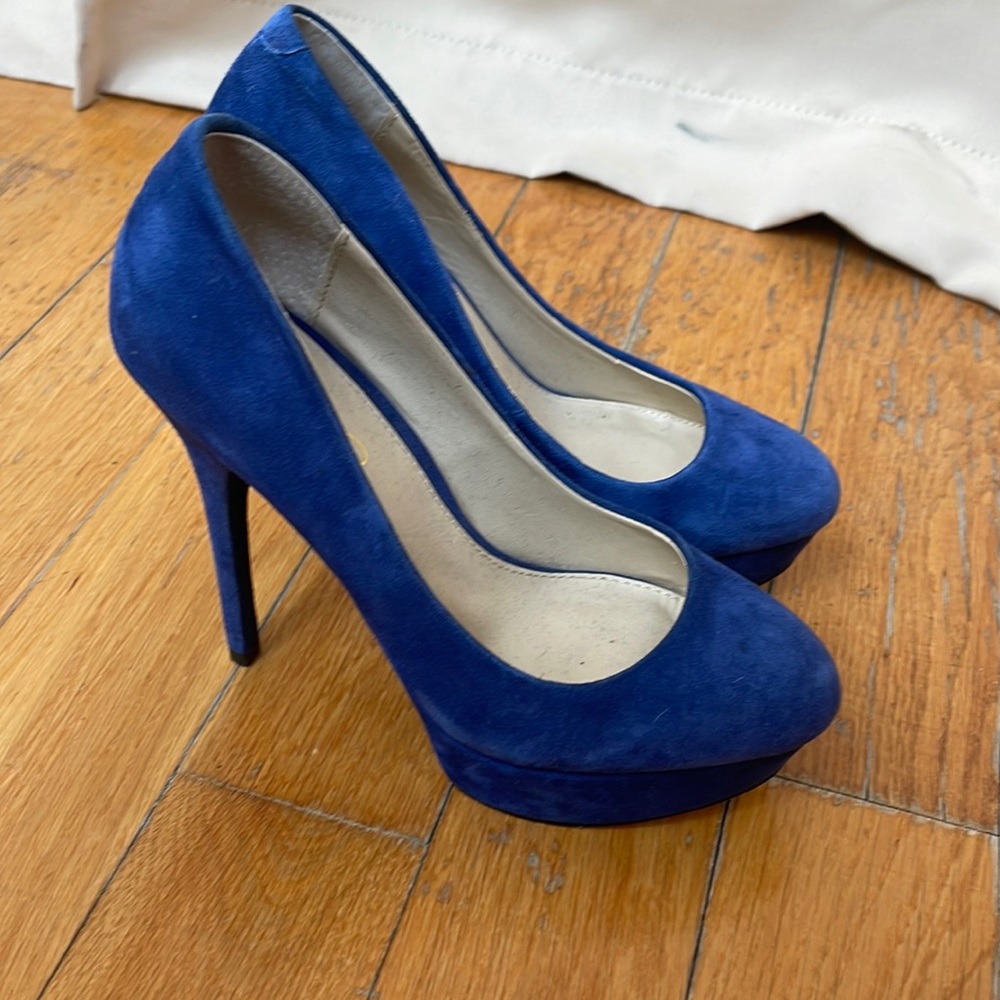 Blue suede pumps